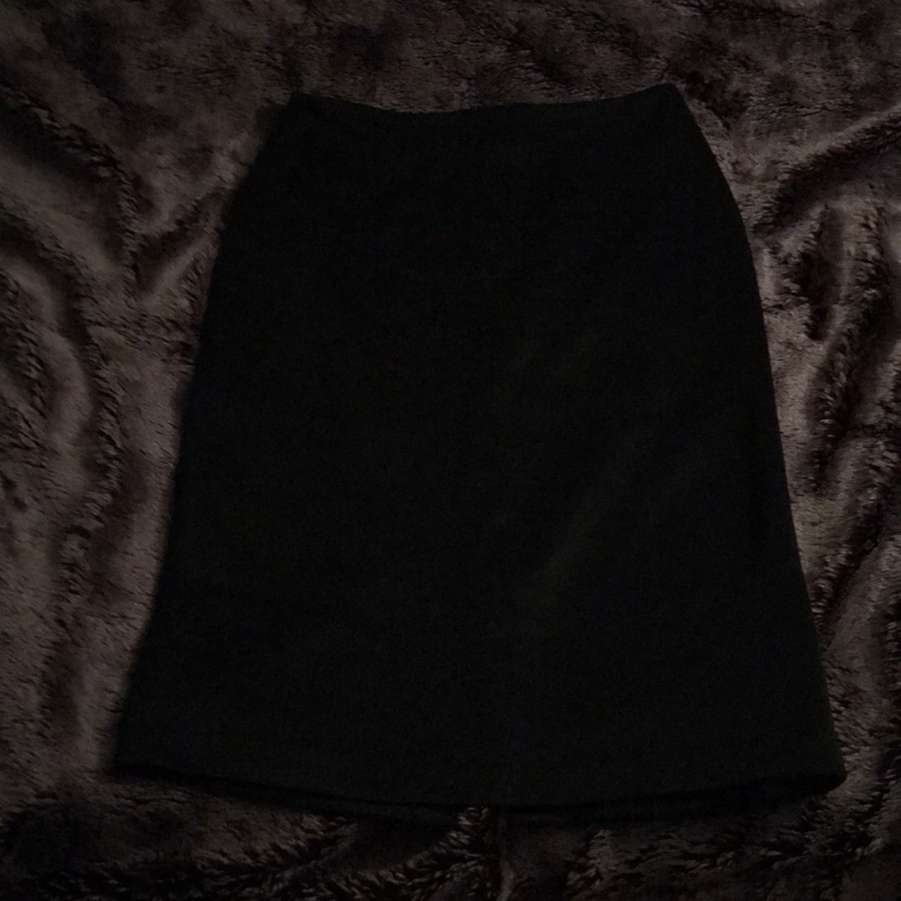 New York and Company size 4 scuba skirt black